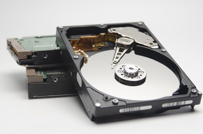 Корзина на 6 hdd. Жёсткий диск для компьютера. System жестком диске. Жесткий диск красивый. Экспертиза жесткого диска.