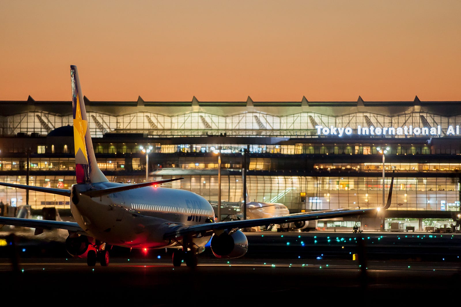 Tokyo airport. Токийский аэропорт Ханеда. Аэропорт Ханэда в Токио. Аэропорт Токио-Ханеда (Япония). Аэропорт Ханеда Япония.