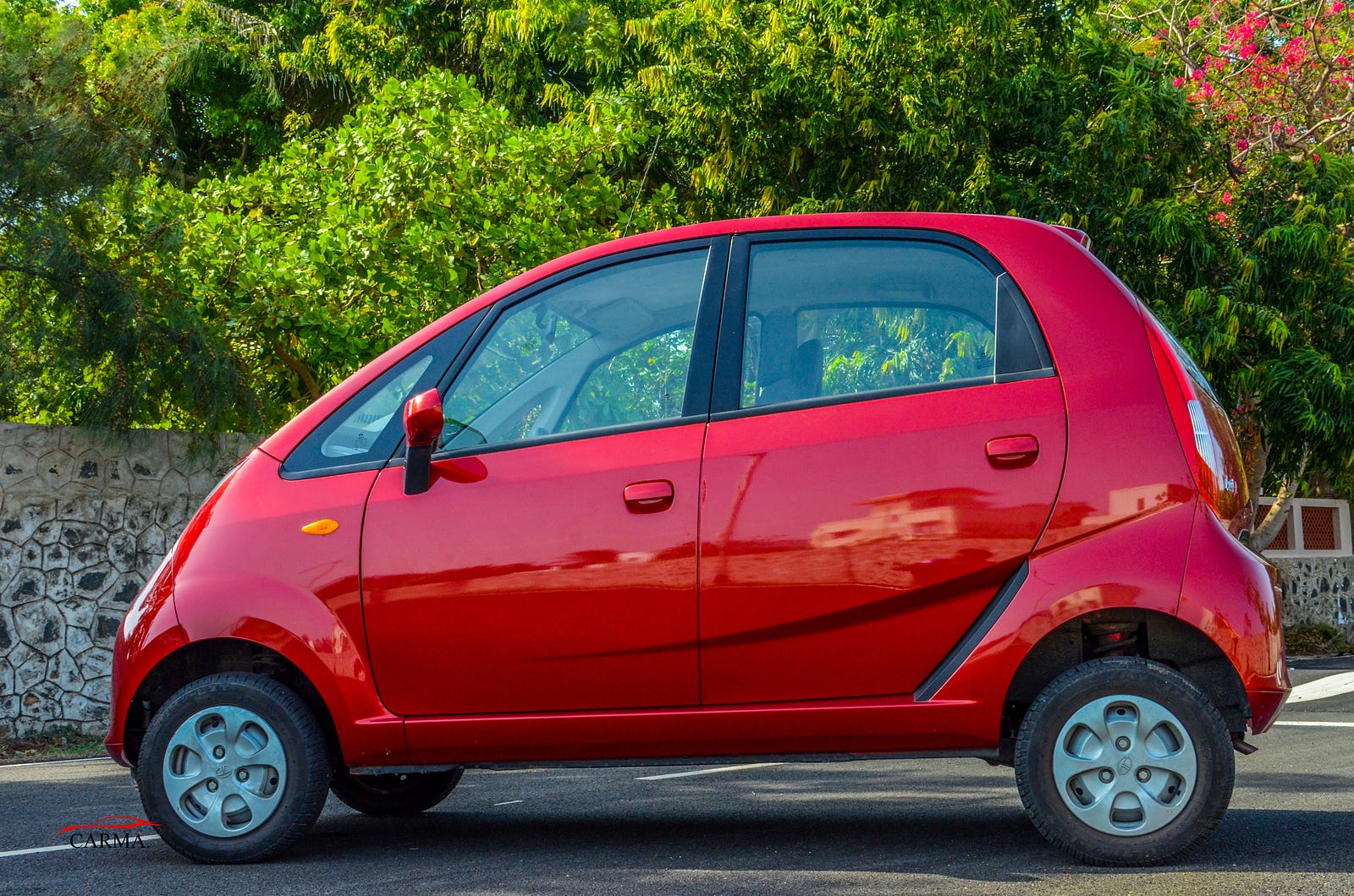 Где дешевые машины. Tata Nano 2021. Китайские уродливые авто. Самые уродливые китайские машины. Самая дешевая и некрасивая машина.