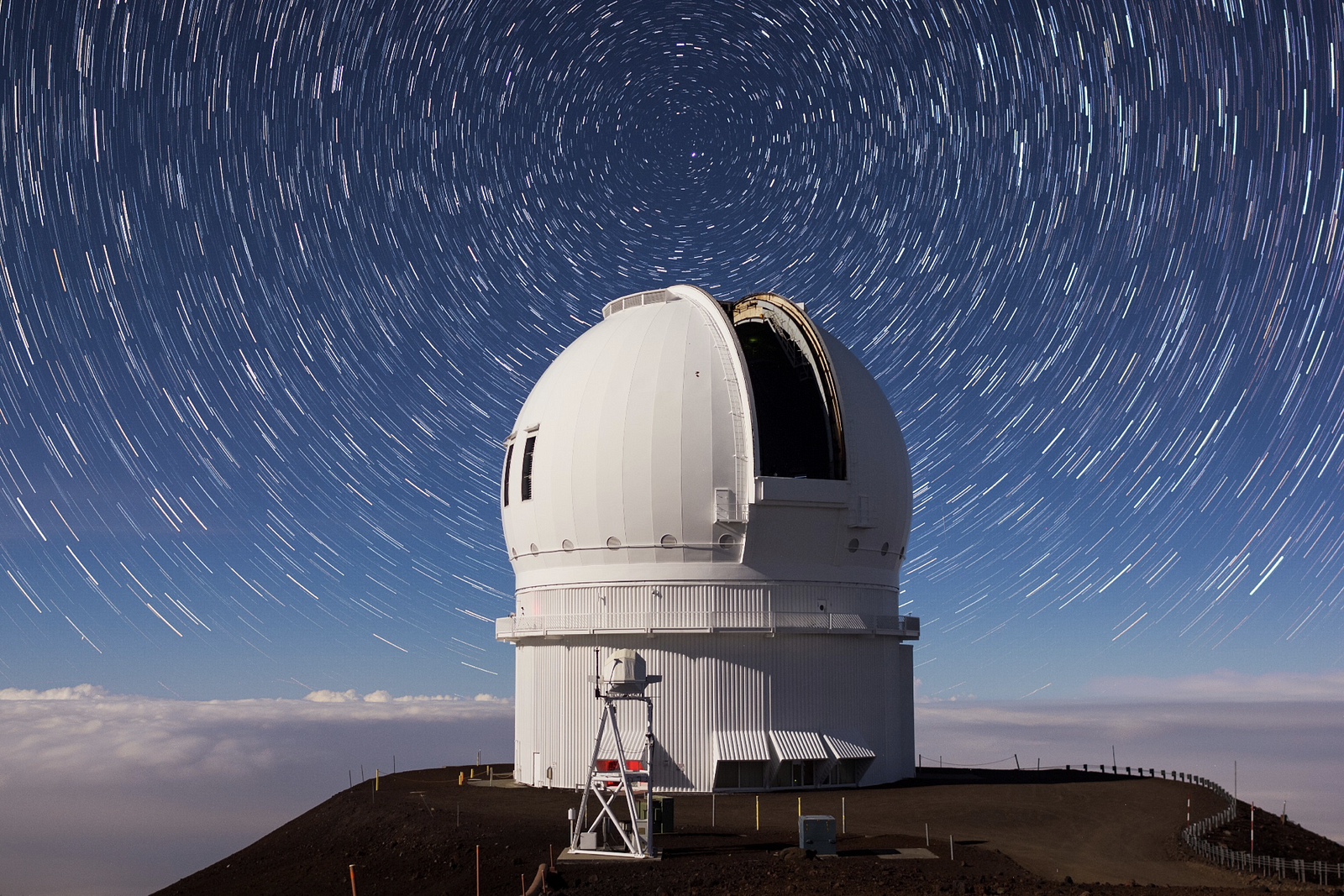 Telescope. Обсерватория Фарпойнт. Обсерватория астрономи. Galex астрономическая обсерватория. Телескоп Канада-Франция-Гавайи.