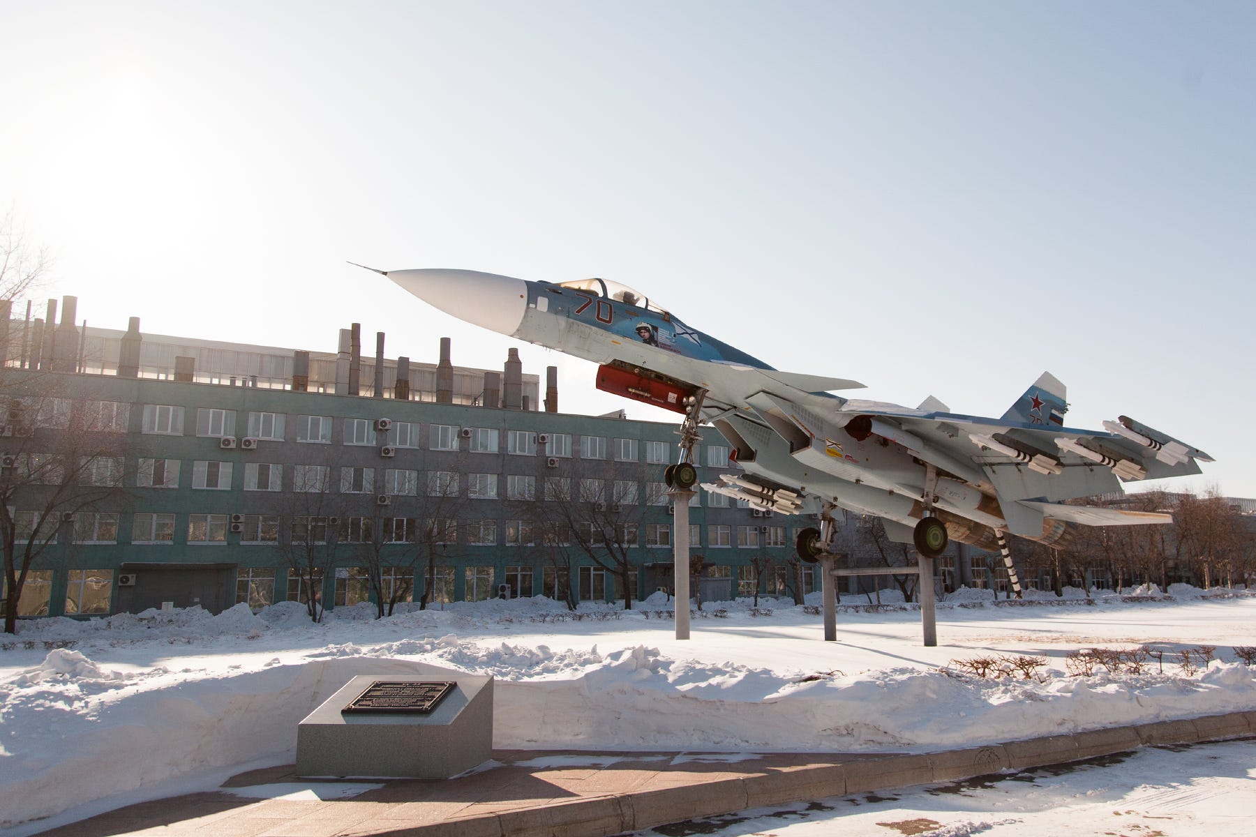 Авиастроительный комсомольск на амуре. Комсомольский-на-Амуре авиационный завод. Завод КНААЗ Комсомольск-на-Амуре. Завод им Гагарина Комсомольск на Амуре. Авиастроительный завод Комсомольск на Амуре.