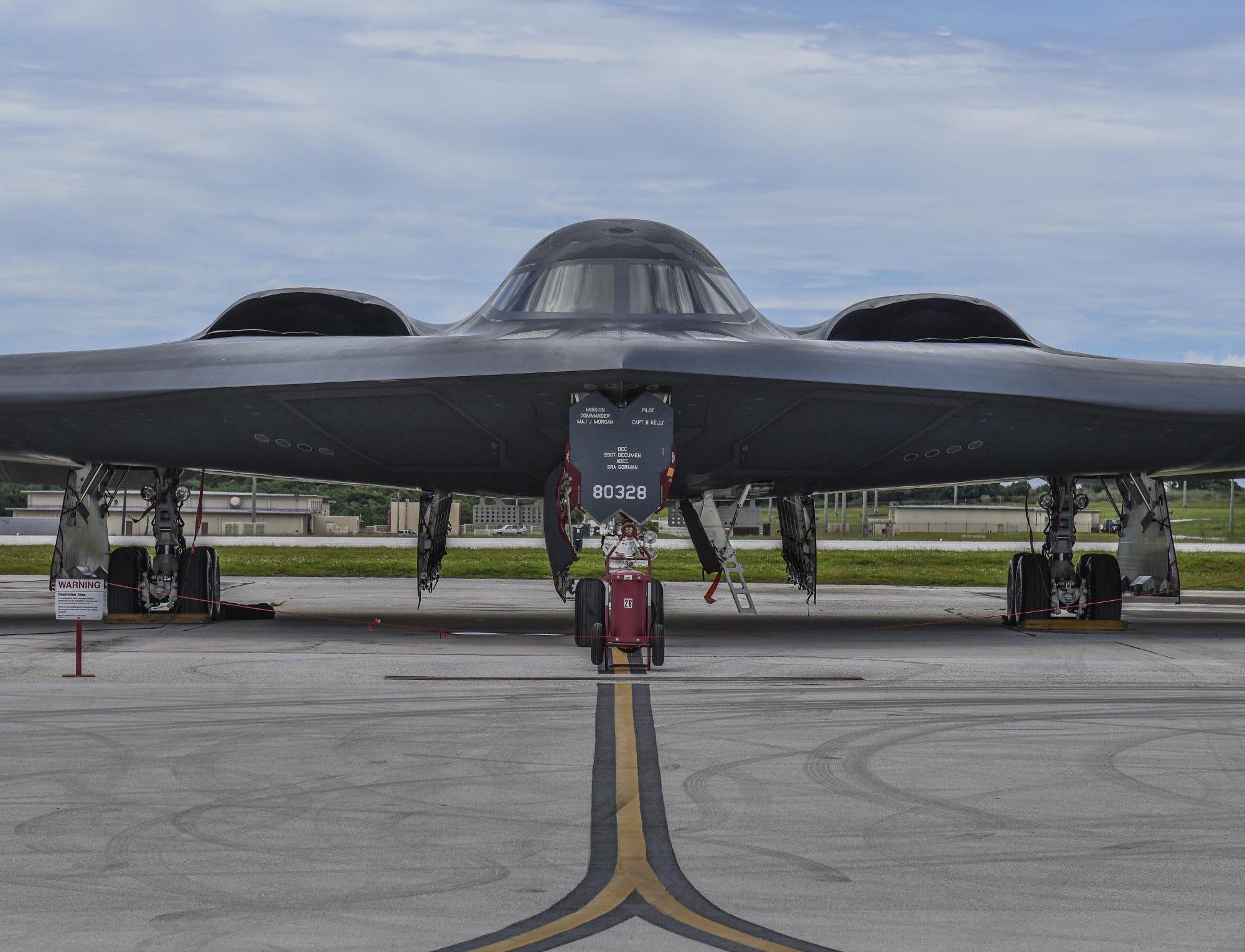 B 2a. B2 бомбардировщик. B-52 Stratofortress и b-2 Spirit,. Northrop b-2 Spirit двигатель. B2 Spirit Hangar.