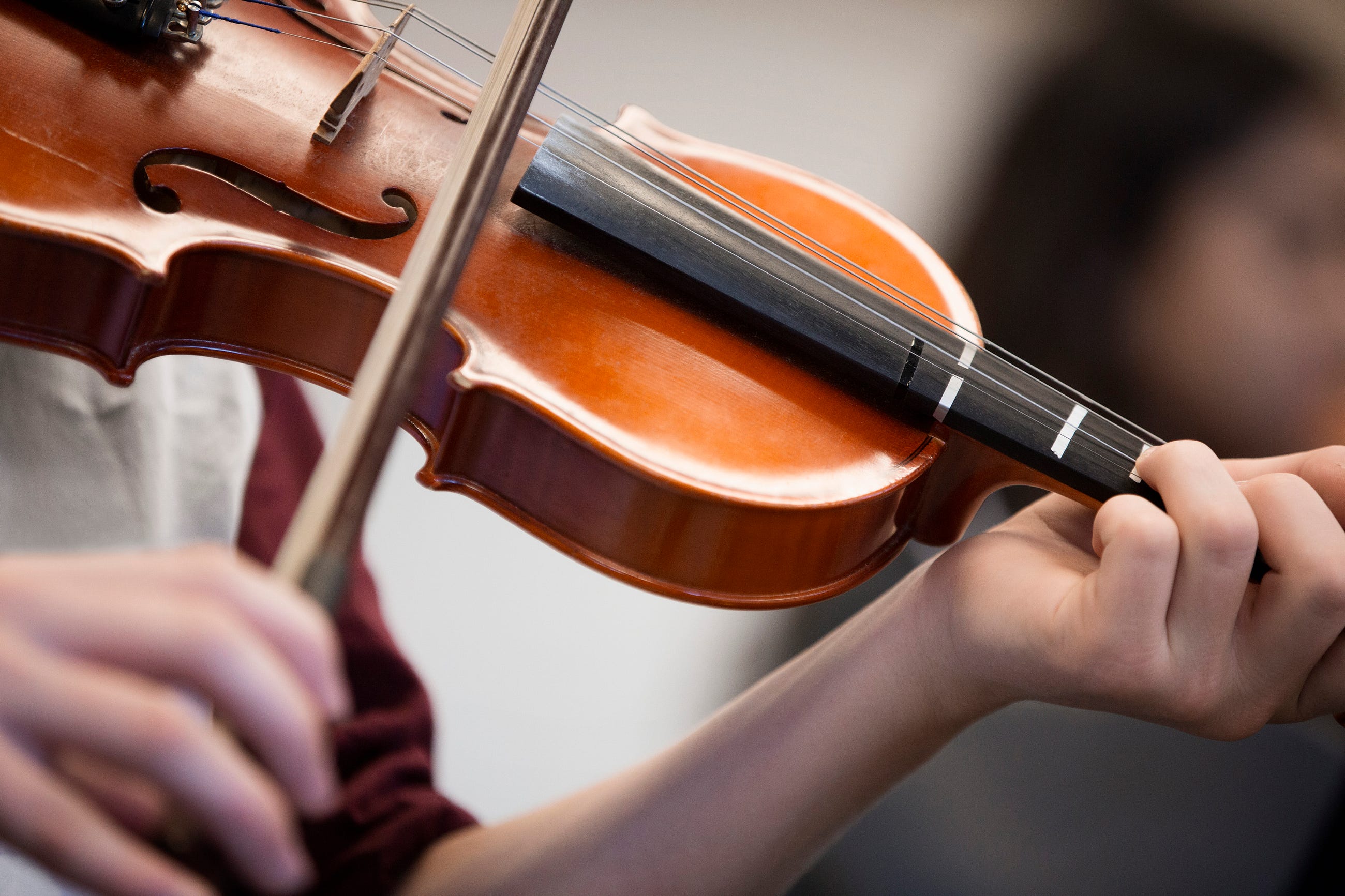 Violin. Скрипка. Классическая скрипка. Скрипка фон. Фон скрепки.