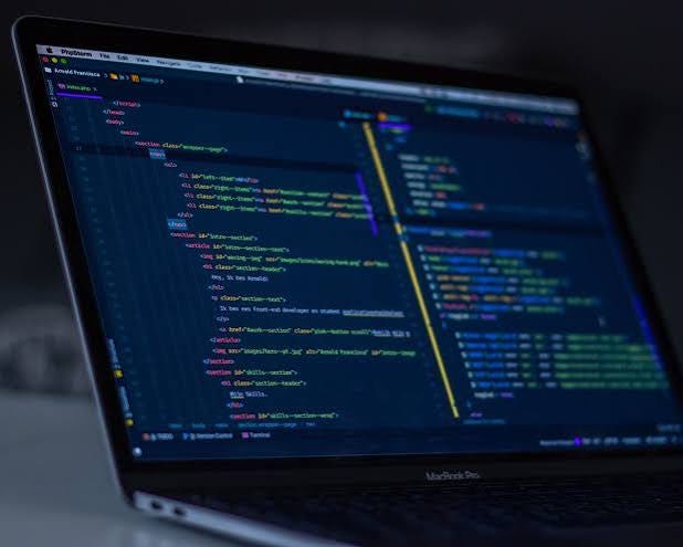 Escaping “Tutorial Hell”: The Realistic 2026 Roadmap to Actually Building Your First App