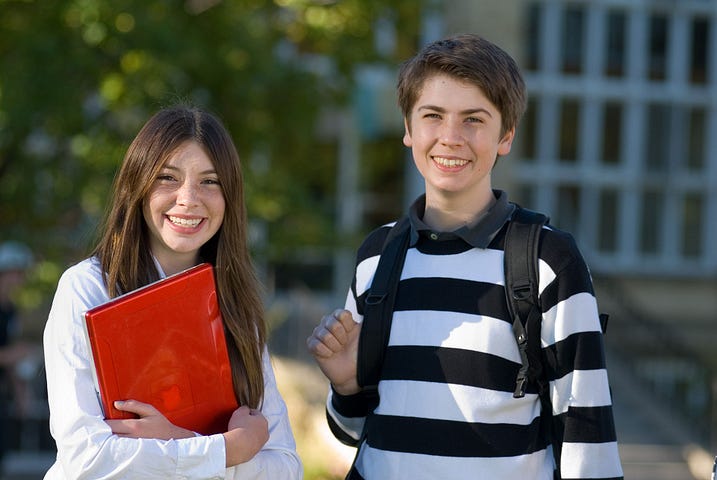 High students. High School student. Lise 10 лет. High School Kids. High School students 2000s.