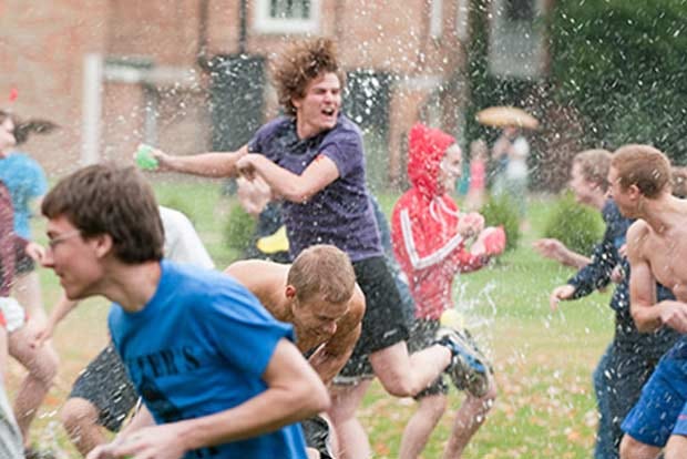 Water fights. Water Balloon Fight. Драка шарами. Eject Water Balloons. Have a Water Balloon Fight.