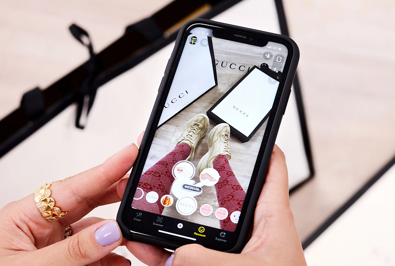 How Augmented Reality Can Transform the Fashion Retail Landscape